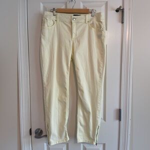 Chico's Pale Yellow So Slimming Jeans/Capris with Ankle Zippers Size 1.5